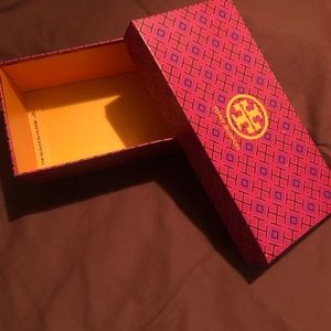 Empty shoes box